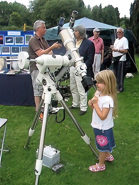 High Elms open day 2010
Open day with various stalls High elms 2010
Not sure if this was a solar scope the child was looking through.
Chris, Ken and Doug on hand.  
Link-words: LocalArea HighElms2010