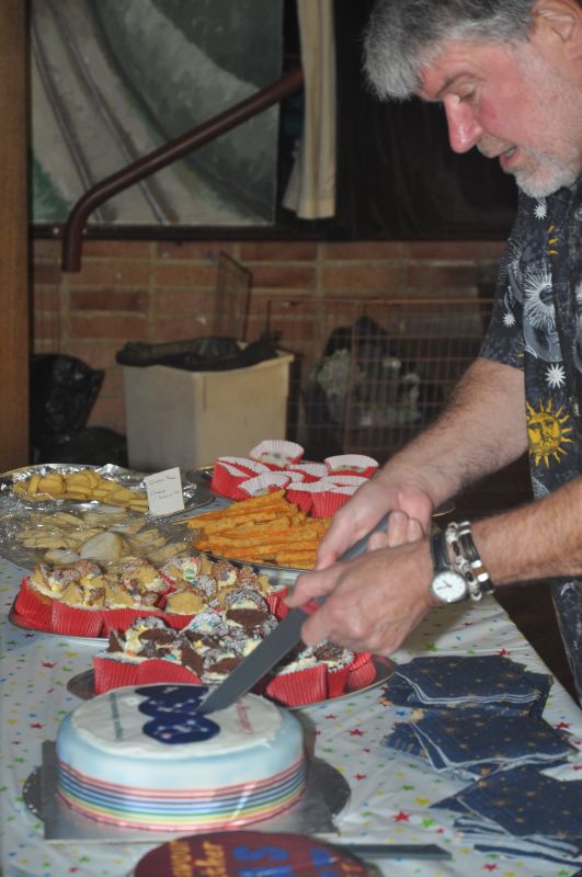 OAS 40th Anniversary Event 16-10-2021, Greg cutting the other cake
Link-words: Celebration2021