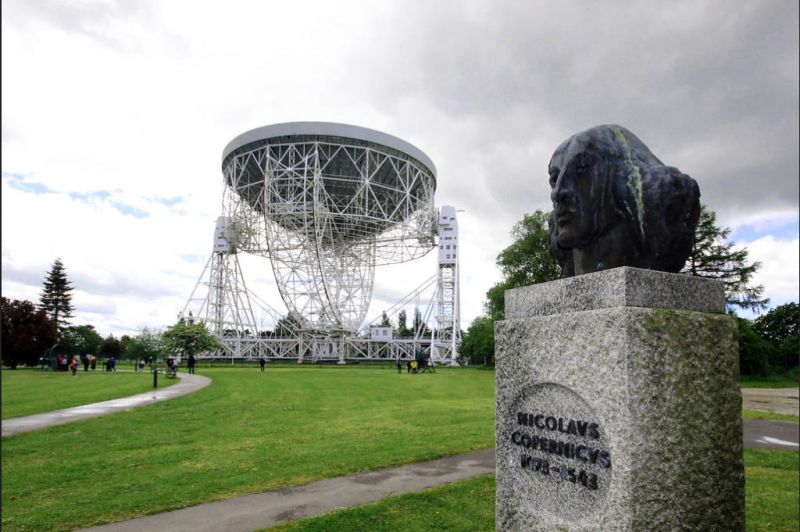 Dish and walkway
It was a hsme they chose this day to do maintenance to the dish which was in the upright position all day.
OAS trip on 15/6/2013 
Photo by Kylee 
Link-words: JodrellBank2013 UKPlaces